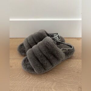UGG Fluff Yeah Slide Slippers Charcoal Gray Shearling Platform Sandals Size 10